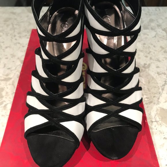 Black & White Carlos Heels - Picture 3 of 5